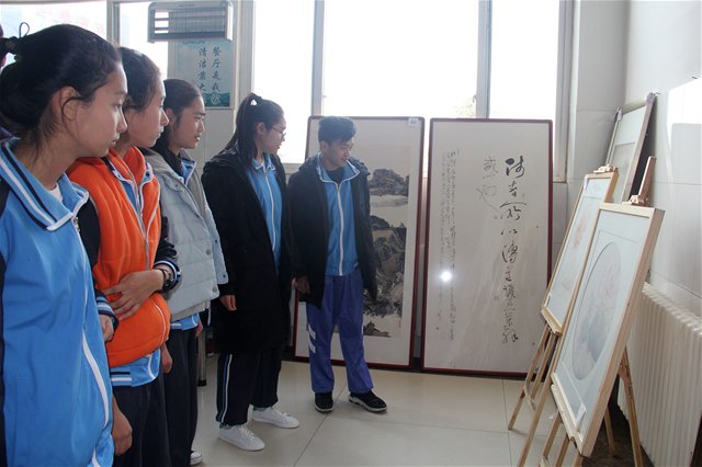 “樹(shù)師德、正師風(fēng)”美術(shù)書(shū)法作品在我校巡展