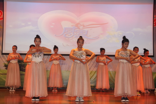 我校舉行“母親節(jié)”慶?；顒?></p><br />
									</p>
			</div>

			<!-- 翻頁 -->
			<div   id=