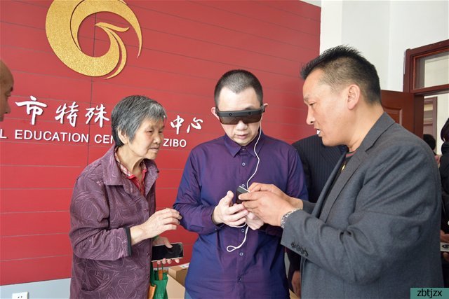 “天使眼”智能眼鏡體驗活動走進(jìn)市特教中心