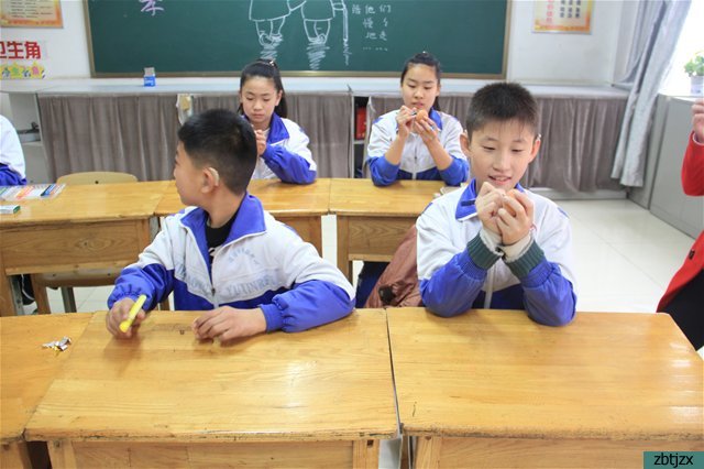 我校聽障教育部學生“豎蛋”迎“春分”