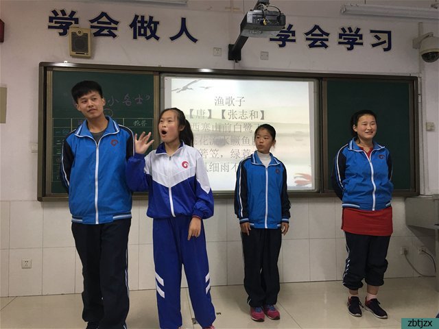 我校開展“晨誦暮寫，做國(guó)學(xué)小名士”活動(dòng)