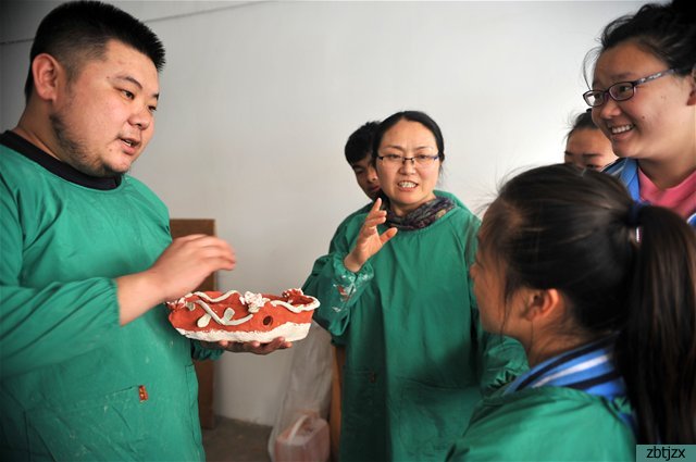 孫亞飛，用行動闡釋“愛和關(guān)懷”
