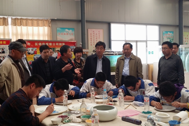 我校學(xué)生在全省殘聯(lián)宣傳文化體育工作現(xiàn)場會(huì)上展示專業(yè)技能